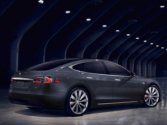 tesla-model-s-2016-p90d-03