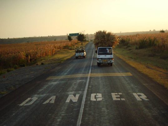 trunk_road_tanzania_kilimanjaro