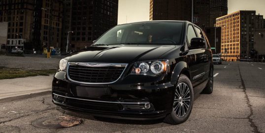 chrysler-town-and-country-s
