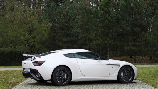 2012-aston-martin-v12-zagato-no-zero4