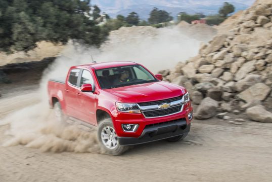 2016-chevrolet-colorado-lt-duramax-diesel-front-three-quarter-turn-02