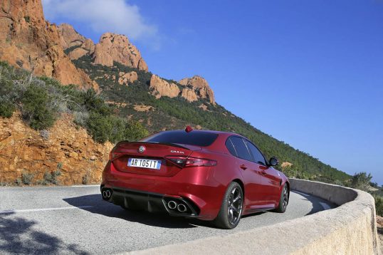 2016-alfa-romeo-paris-auto-show-54