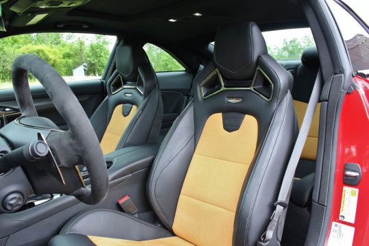 2016-cadillac-ats-v-interior-1