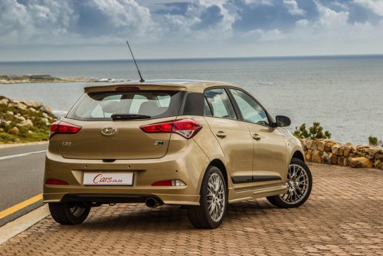 2016-hyundai-i20-01