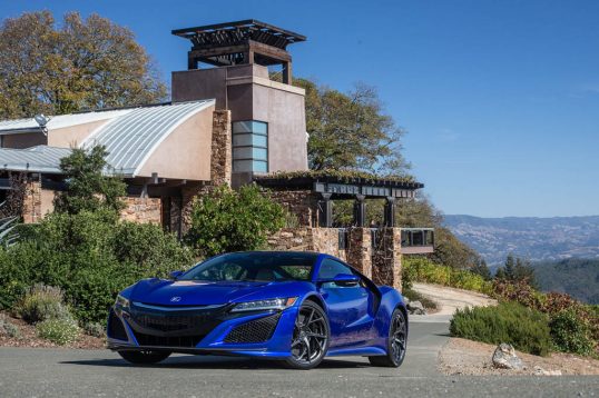 2017-acura-nsx-front-three-quarter-house