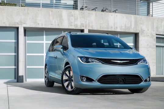 2017-chrysler-pacifica-hybrid-front-end-03