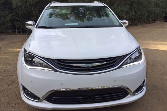 2017-chrysler-pacifica-hybrid-front-end1