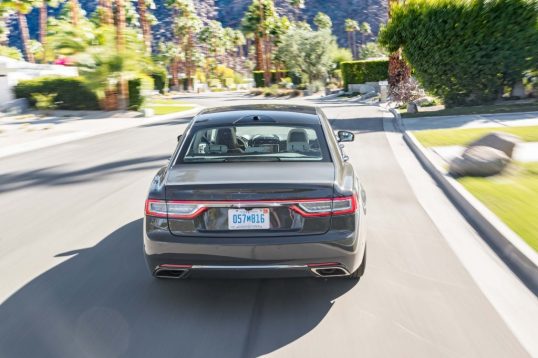 2017-lincoln-continental-30t-awd-rear-end-in-motion