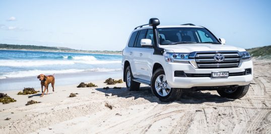 2017-toyota-landcruiser-gxl-hero3