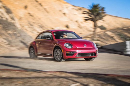 2017-volkswagen-pinkbeetle-front-three-quarter-turn