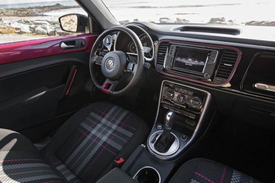 2017-volkswagen-pinkbeetle-interior