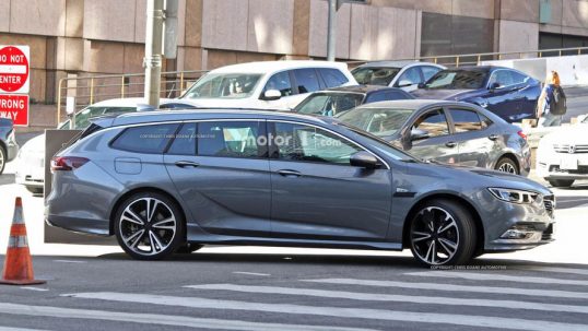 2017-opel-insignia-sports-tourer-spy-photo