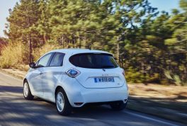 2017-renault-zoe-121