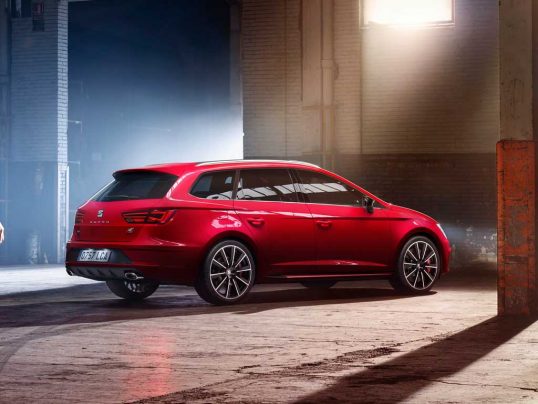 2017-seat-leon-cupra-300-2