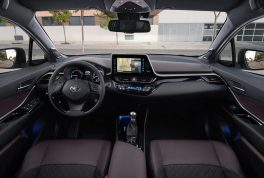 2018-toyota-c-hr-hybrid-european-spec-interior