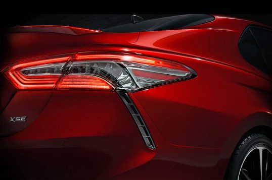 2018-toyota-camry-xse-teaser