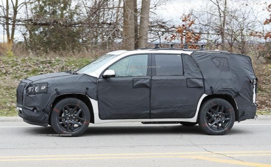 chevrolet-midsize-crossover-spy-photos-03