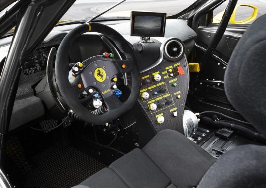 ferrari_488_challenge_interno_1