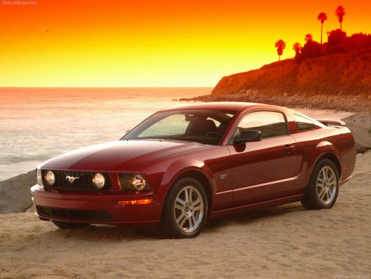 ford-mustang-2005-gt-01