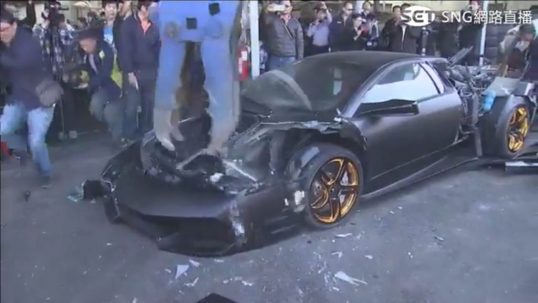 lamborghini-murcielago-destroyed-in-taiwan-3