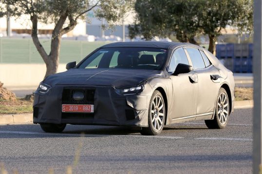 new-lexus-ls-spied-01