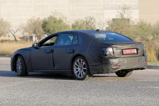 new-lexus-ls-spied-03