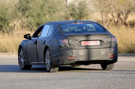 new-lexus-ls-spied-04