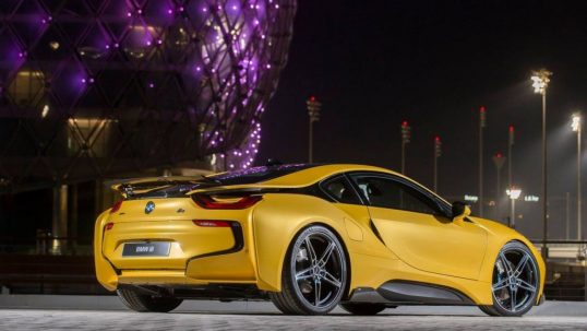 colorful-bmw-i8s-at-yas-marina-circuit6