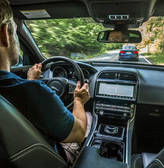 interior-jaguar-xe