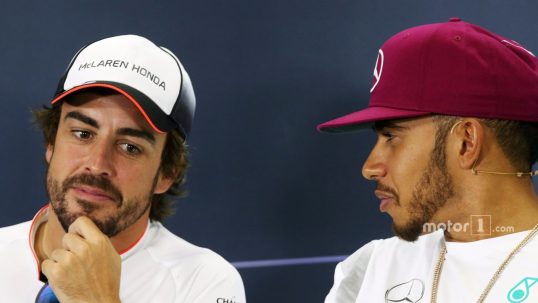 l-to-r-fernando-alonso-mclaren-with-lewis-hamilton-mercedes-amg-f1-in-the-fia-press-conference