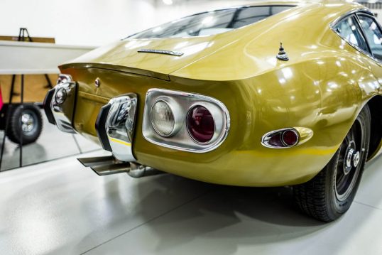 toyota-2000gt-1967-twiggy-story-1