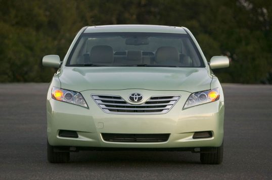 2007-toyota-camry-hybrid-front-shot