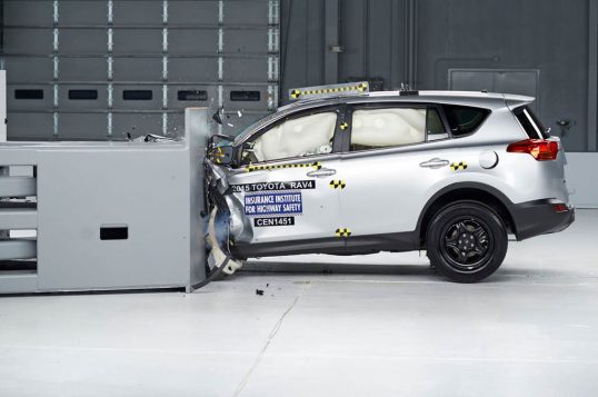 2015-toyota-rav4-in-iihs-testing