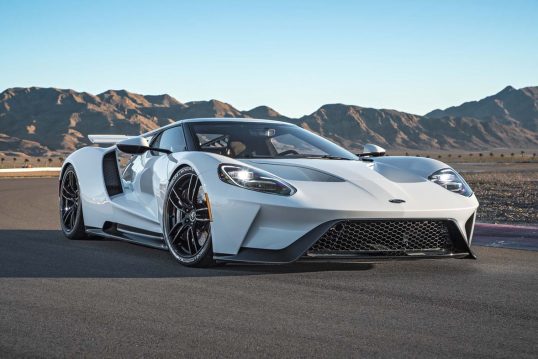 2017-ford-gt-front-three-quarters