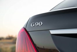 2017-genesis-g90-33t-htrac-premium-badge