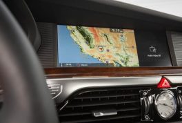 2017-genesis-g90-33t-htrac-premium-center-stack-screen