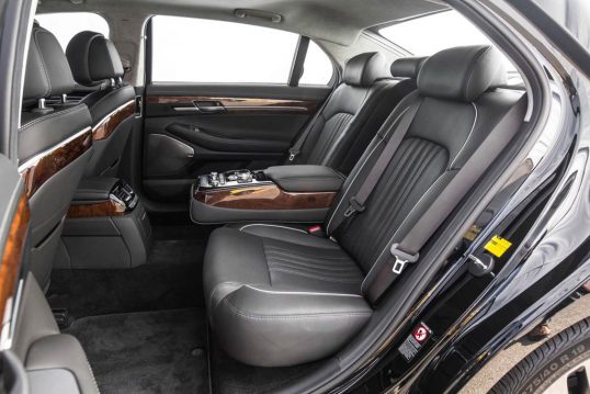 2017-genesis-g90-33t-htrac-premium-rear-interior-seats