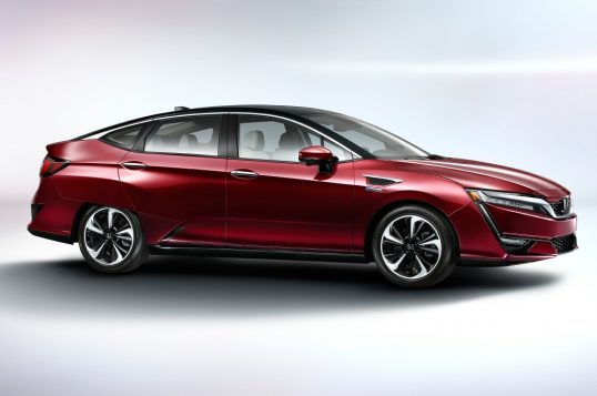 2017-honda-clarity-fuel-cell-front-side-02