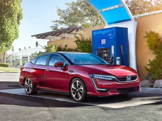 2017-honda-clarity-fuel-cell-front-three-quarter-charge-station