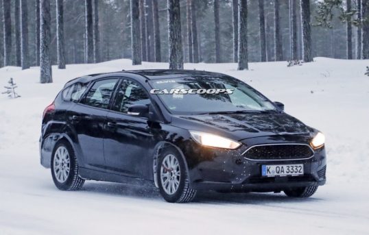 2018-ford-focus-wagon-mule1