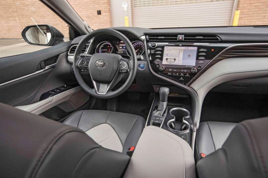2018-toyota-camry-hybrid-xle-interior