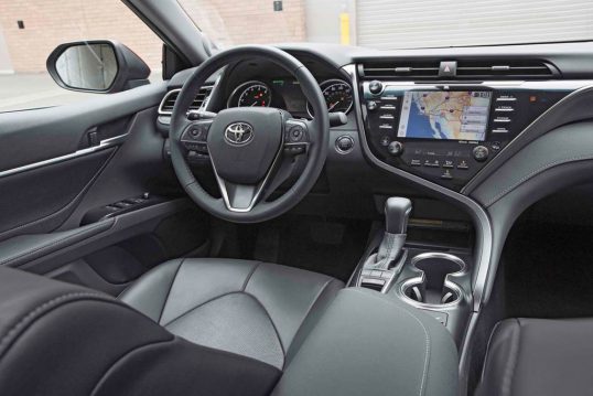 2018-toyota-camry-xse-v-6-interior