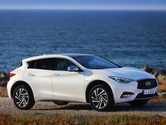 infiniti-q30-2016-01