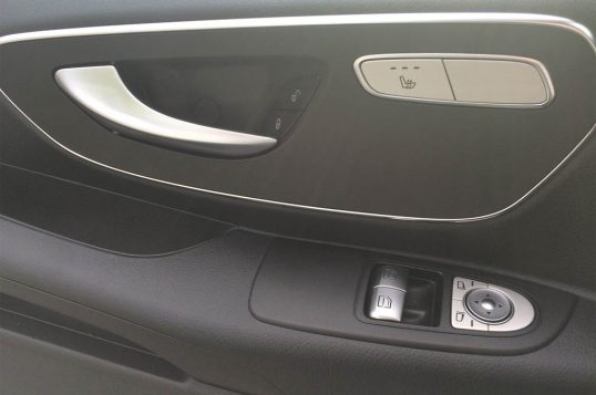 mercedes-benz-metris-passenger-van-interior-door-panel-02