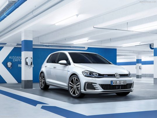 volkswagen-golf-2018-gte-01