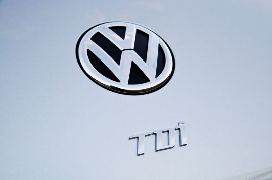 2013-volkswagen-beetle-tdi-badge2