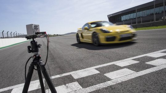 2015-porsche-cayman-gt4-05