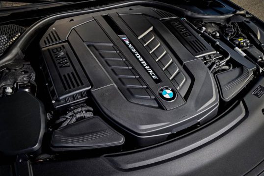 2017-bmw-m760i-xdrive-engine-02