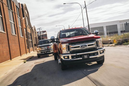 2017-ford-f-250-lariat-4x4-and-2017-ford-f-350-lariat-4x4-67l-front-end-in-motion-06