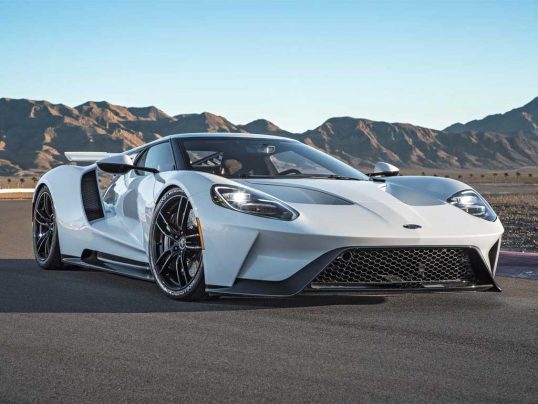 2017-ford-gt-front-three-qu